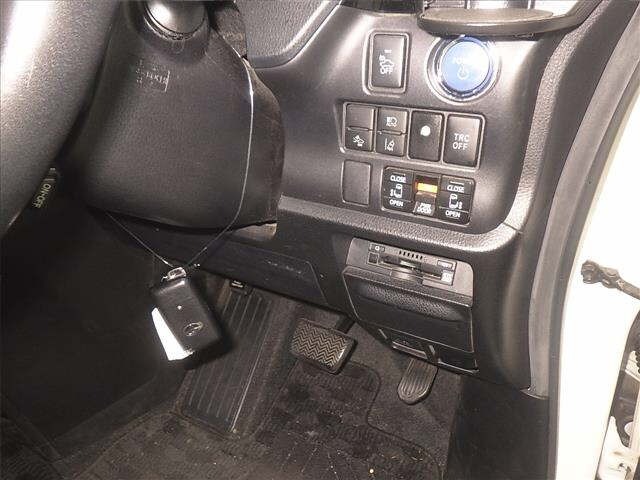 Toyota NOAH 2017 8421549-8