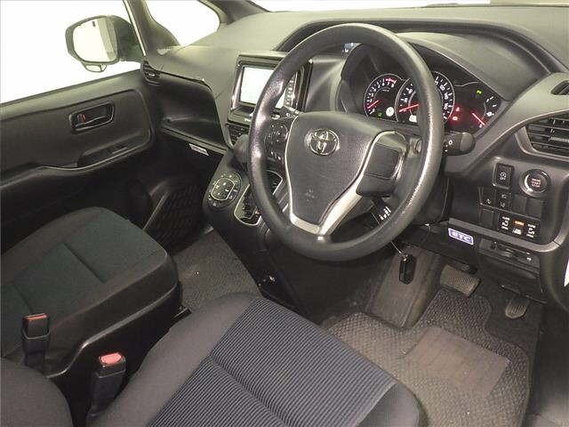 Toyota NOAH 2021 8421550-3