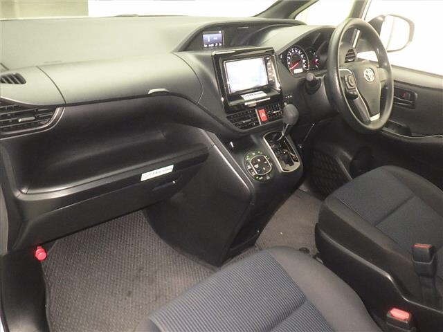 Toyota NOAH 2021 8421550-4
