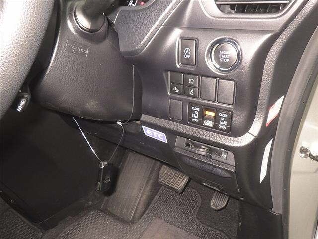 Toyota NOAH 2021 8421550-8