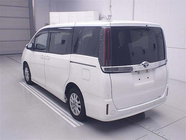 Toyota NOAH 2021 8421551-1
