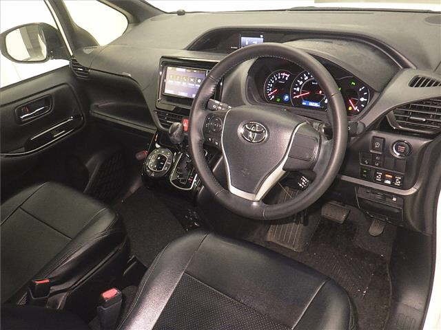 Toyota NOAH 2021 8421551-3