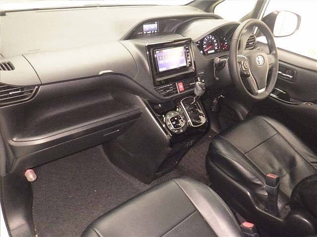 Toyota NOAH 2021 8421551-4