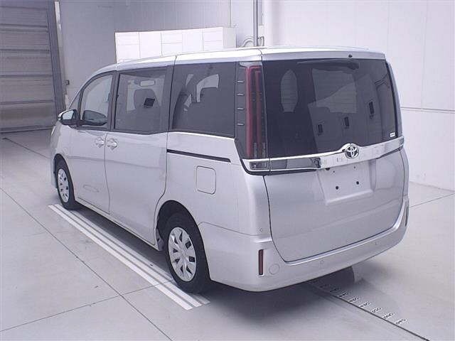 Toyota NOAH 2021 8421552-1