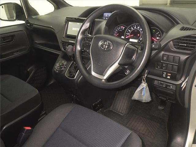 Toyota NOAH 2021 8421552-3
