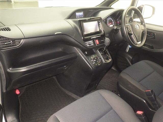 Toyota NOAH 2021 8421552-4