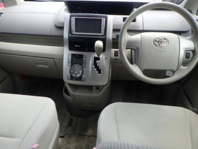Toyota NOAH 2010 8421557-3