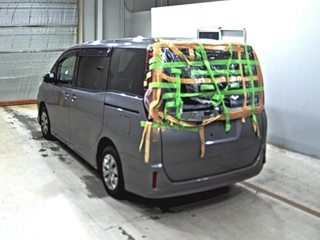 Toyota NOAH 2016 8421559-1