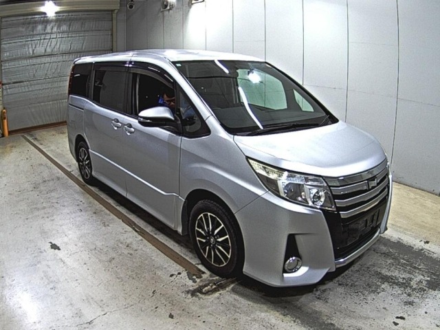 Toyota NOAH 2015 8421562-0