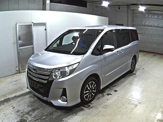 Toyota NOAH 2015 8421562-4