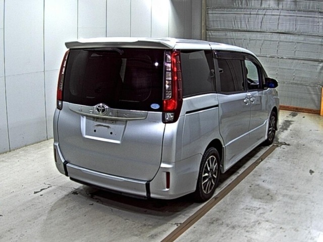 Toyota NOAH 2015 8421562-5