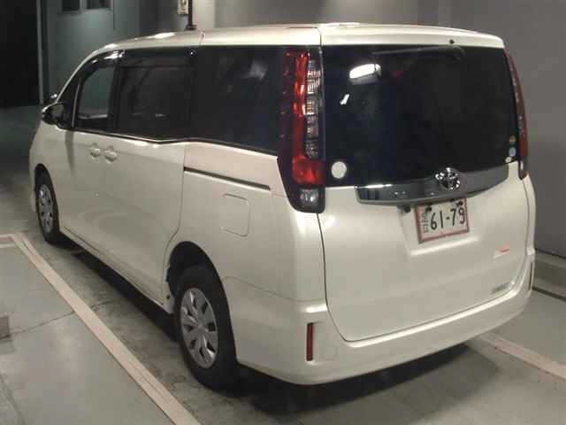 Toyota NOAH 2017 8421564-1