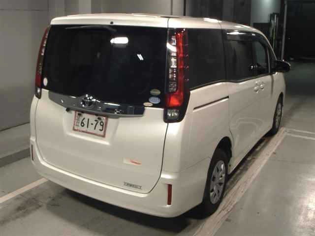 Toyota NOAH 2017 8421564-5