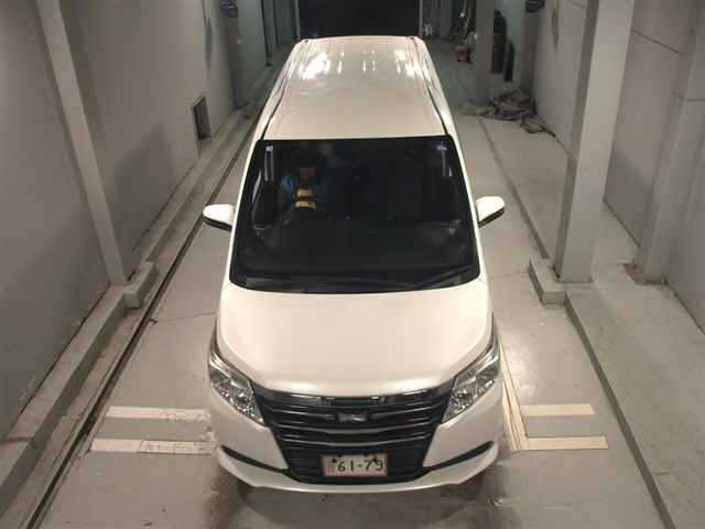 Toyota NOAH 2017 8421564-6