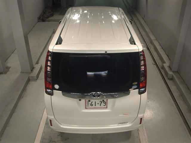 Toyota NOAH 2017 8421564-7