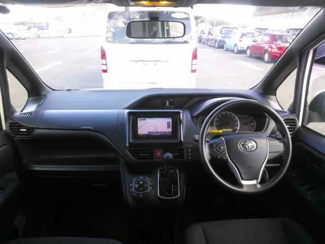 Toyota NOAH 2017 8421564-8