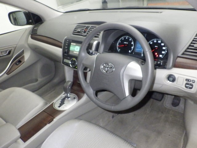 Toyota PREMIO 2011 8442751-3