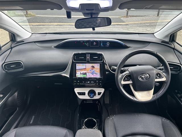 Toyota PRIUS PHV 2017 8423411-14