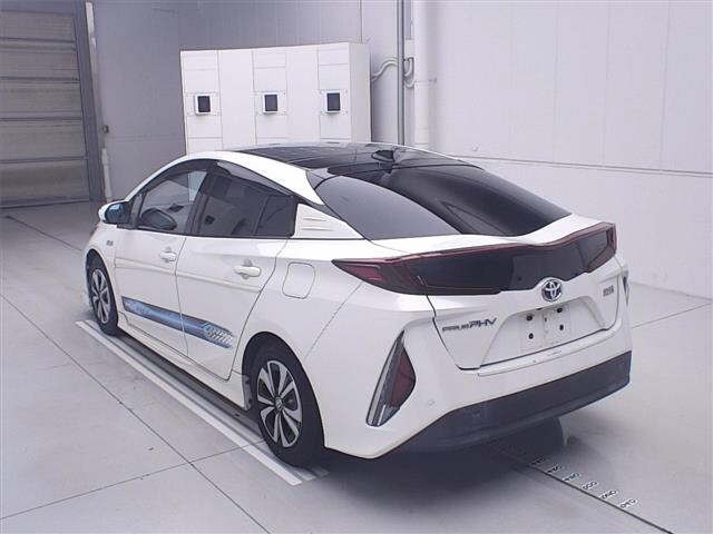 Toyota PRIUS PHV 2017 8423471-1