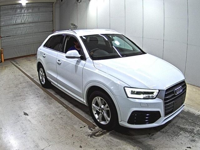 Audi Q3 2018 8421596-0