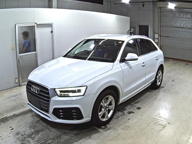 Audi Q3 2018 8421596-4