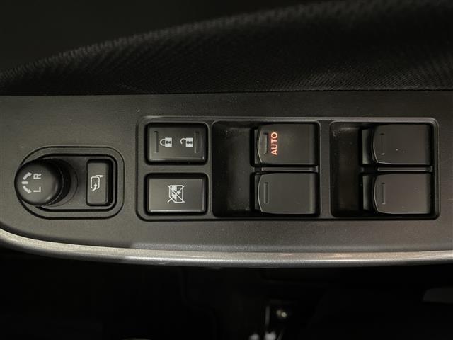 Suzuki SWIFT 2018 8421880-11