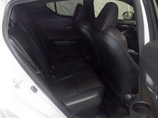 Toyota C-HR 2017 8456173-5