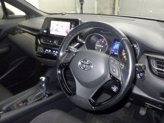 Toyota C-HR 2017 8456178-3