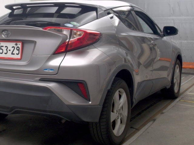 Toyota C-HR 2017 8456178-5