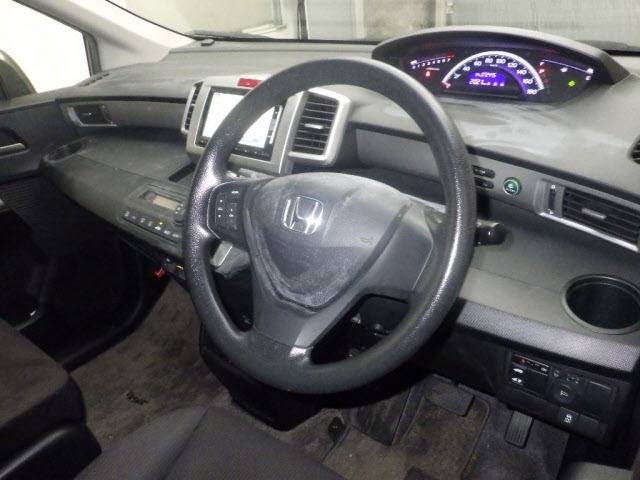 Honda FREED 2013 8456032-3