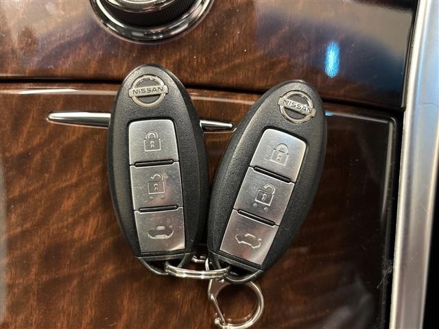 Nissan FUGA 2011 8448510-1