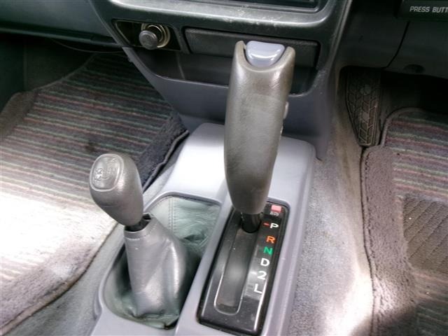 Toyota HILUX 2002 8448111-18