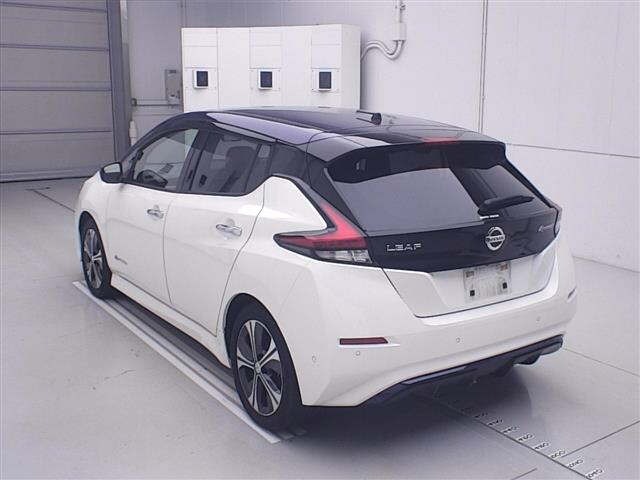 Nissan LEAF 2018 8456364-1