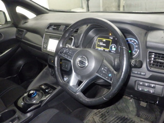 Nissan LEAF 2017 8456381-3