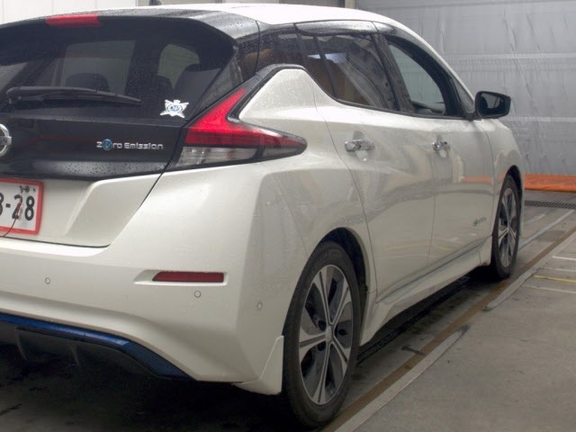 Nissan LEAF 2017 8456381-5