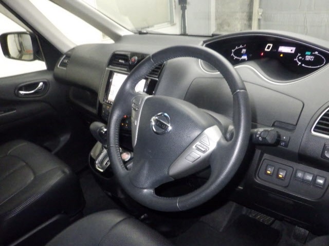 Nissan SERENA 2015 8456162-3