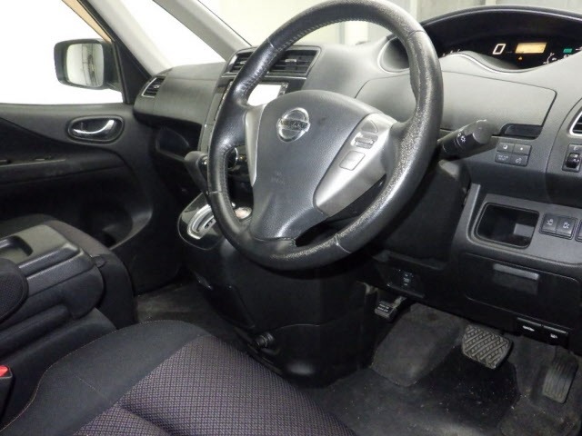 Nissan SERENA 2011 8456174-3
