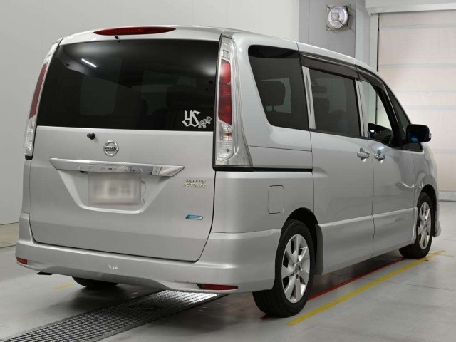 Nissan SERENA 2011 8456187-1