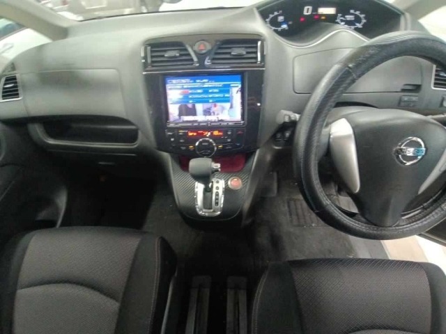 Nissan SERENA 2011 8456187-11