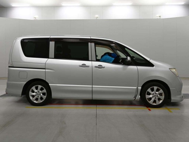 Nissan SERENA 2011 8456187-3