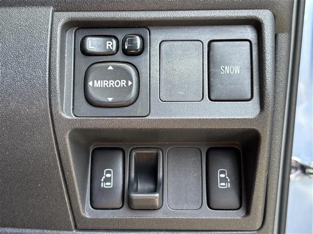 Toyota SIENTA 2011 8443545-6