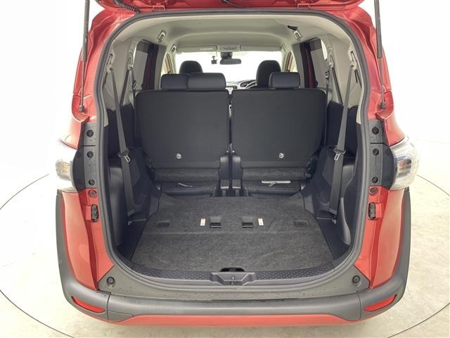 Toyota SIENTA 2018 8443615-6