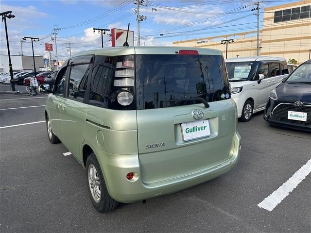 Toyota SIENTA 2010 8443921-1