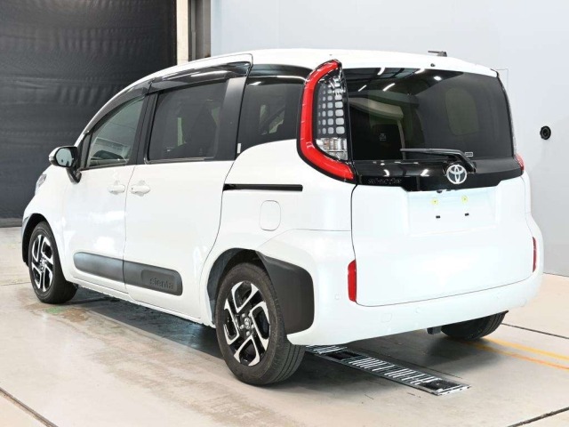 Toyota SIENTA 2025 8444245-6