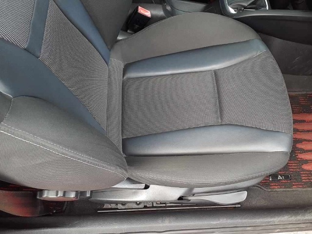 Audi A1 2011 8465983-10