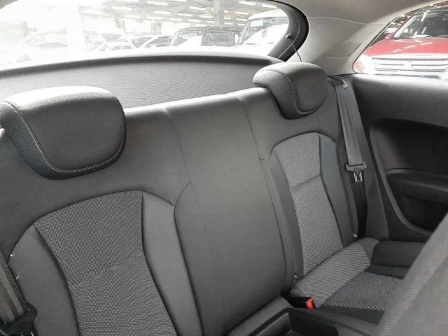 Audi A1 2011 8465983-11