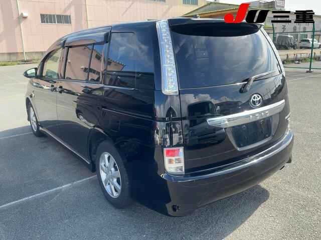 Toyota ISIS 2015 8469339-1