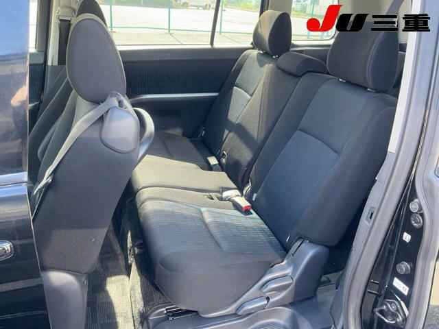Toyota ISIS 2015 8469339-10