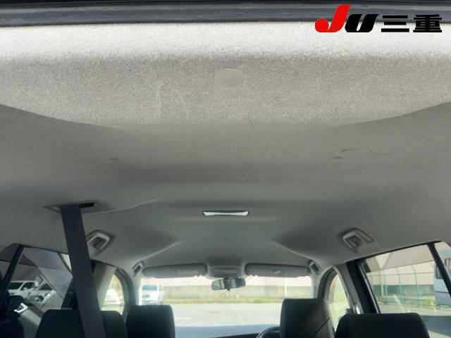 Toyota ISIS 2015 8469339-12