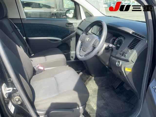 Toyota ISIS 2015 8469339-4